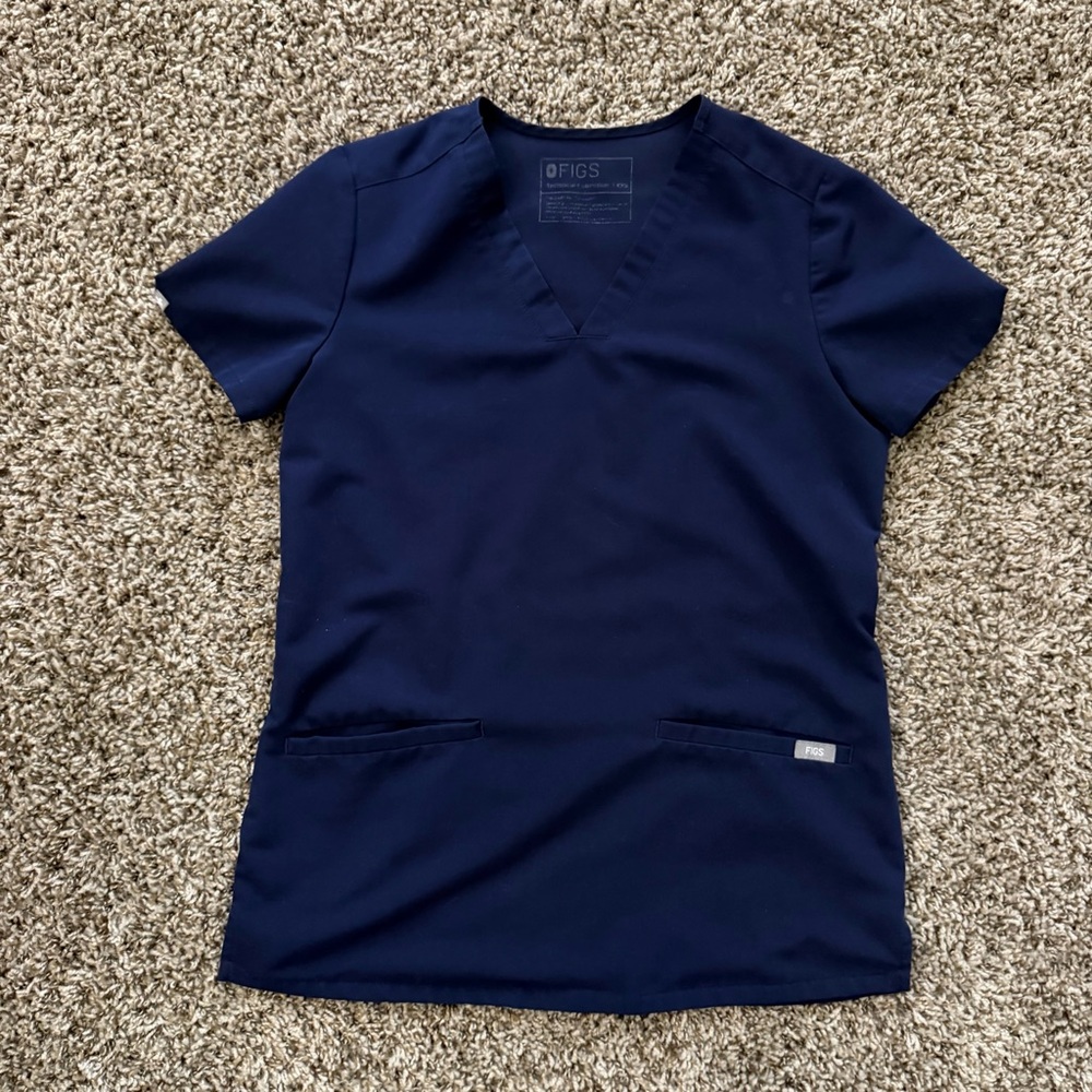 Navy Figs Casma Three-Pocket Scrub Top size XXS
